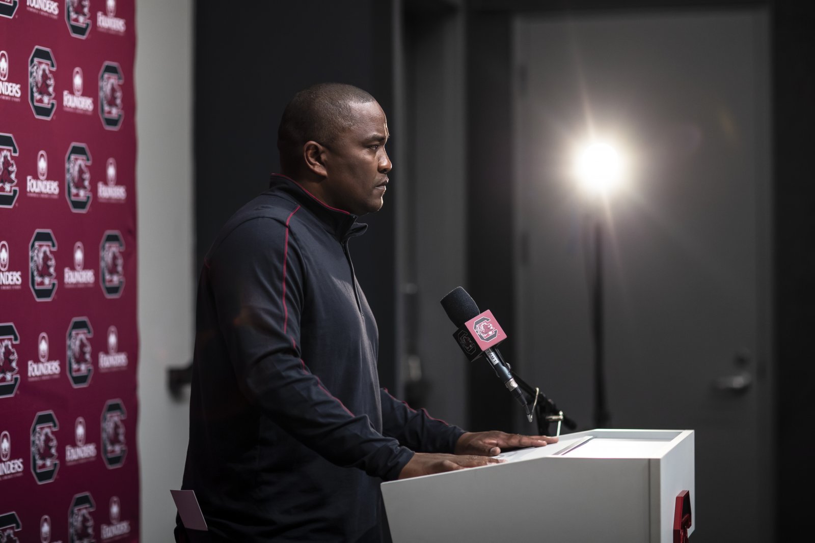 Beamer introducing New coaches from 01/11/ 2021